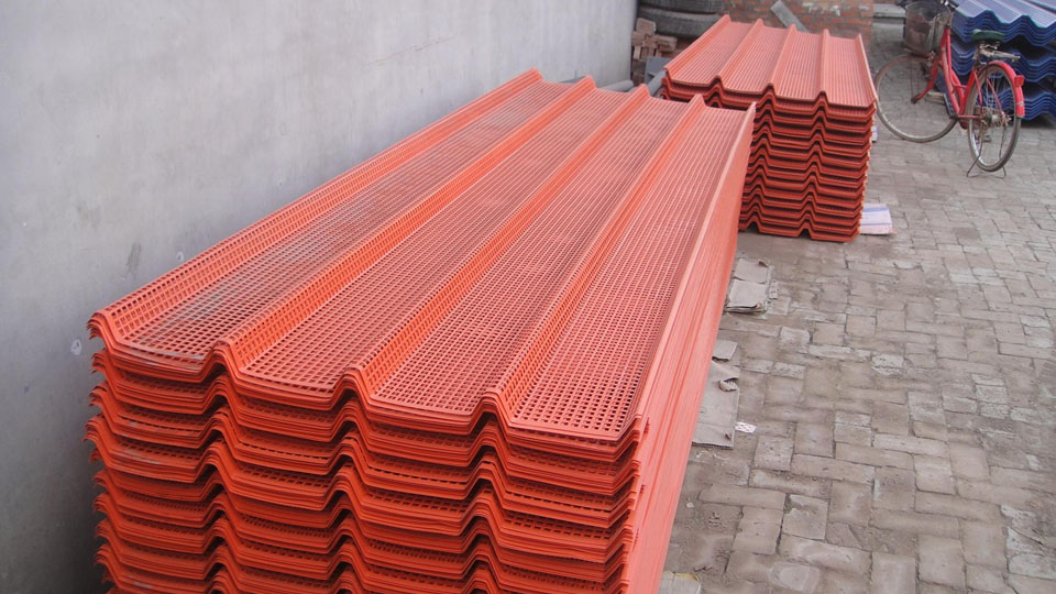 使用我們公司的擋風抑塵板